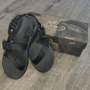 NWT solid black chaco Z Cloud